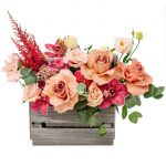 Цветы в корзинке с эустомами